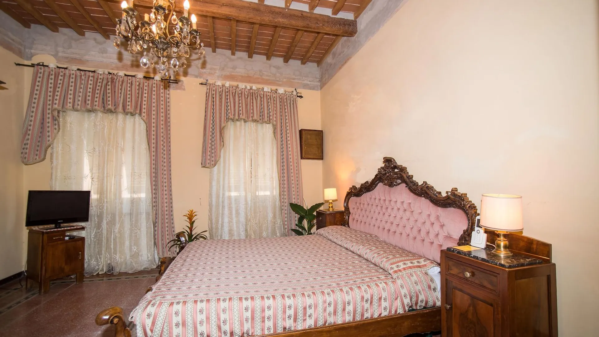 Centro Storico Pisa Bed and Breakfast 2*,